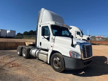 Main image Freightliner Cascadia 125